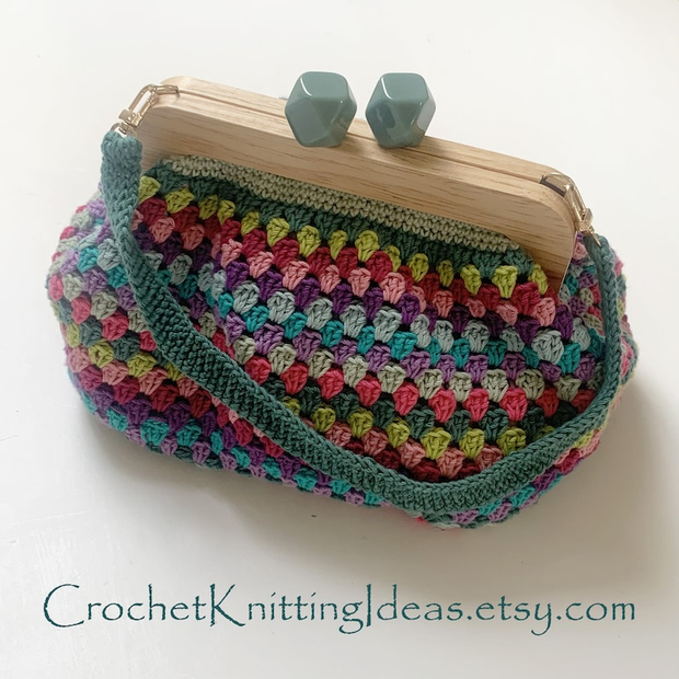 The rows clutch bag Crochet Pattern