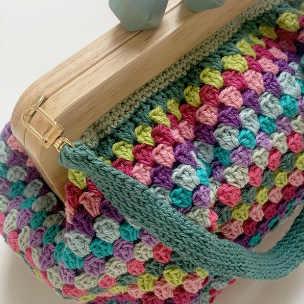 The rows clutch bag Crochet Pattern